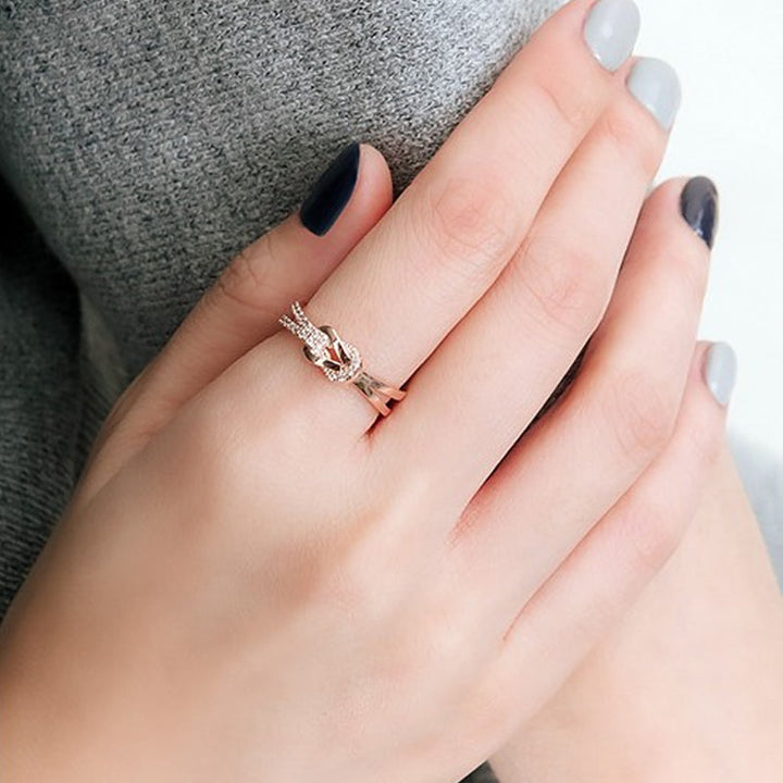 "Damer justerbar vänskaps knut ring i guld, gyllen rosa och silver. Tidlös design med elegant knutmotiv."