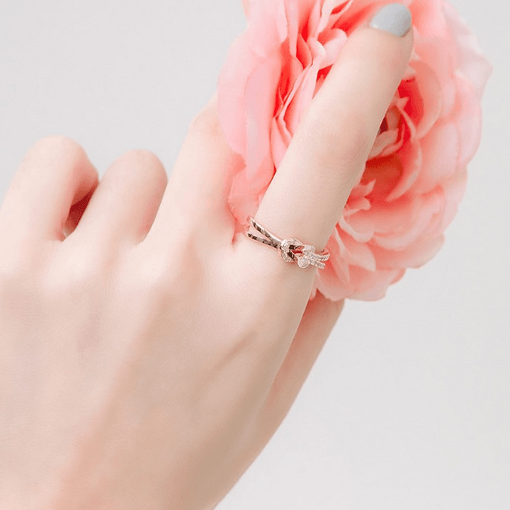 "Damer justerbar vänskaps knut ring i guld, gyllen rosa och silver. Tidlös design med elegant knutmotiv."