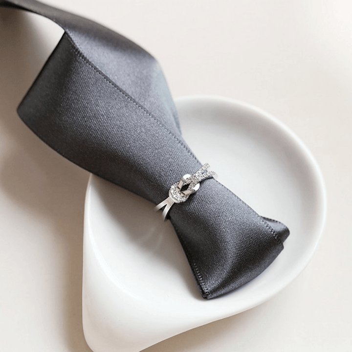 "Damer justerbar vänskaps knut ring i guld, gyllen rosa och silver. Tidlös design med elegant knutmotiv."