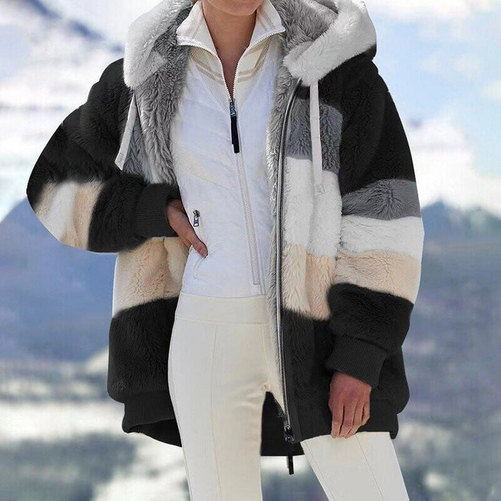 "Damer konstpälsjacka med huva, i färgblock. Mjuk och värmande, perfekt för vintern. Trendig oversized design."