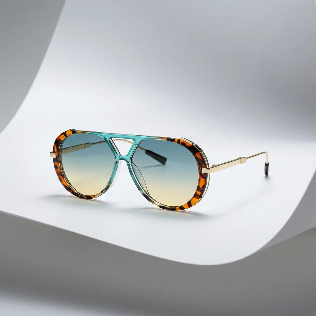 Layla: Lätta aviator solglasögon för dam, med komplett UV400 skydd och modern design.