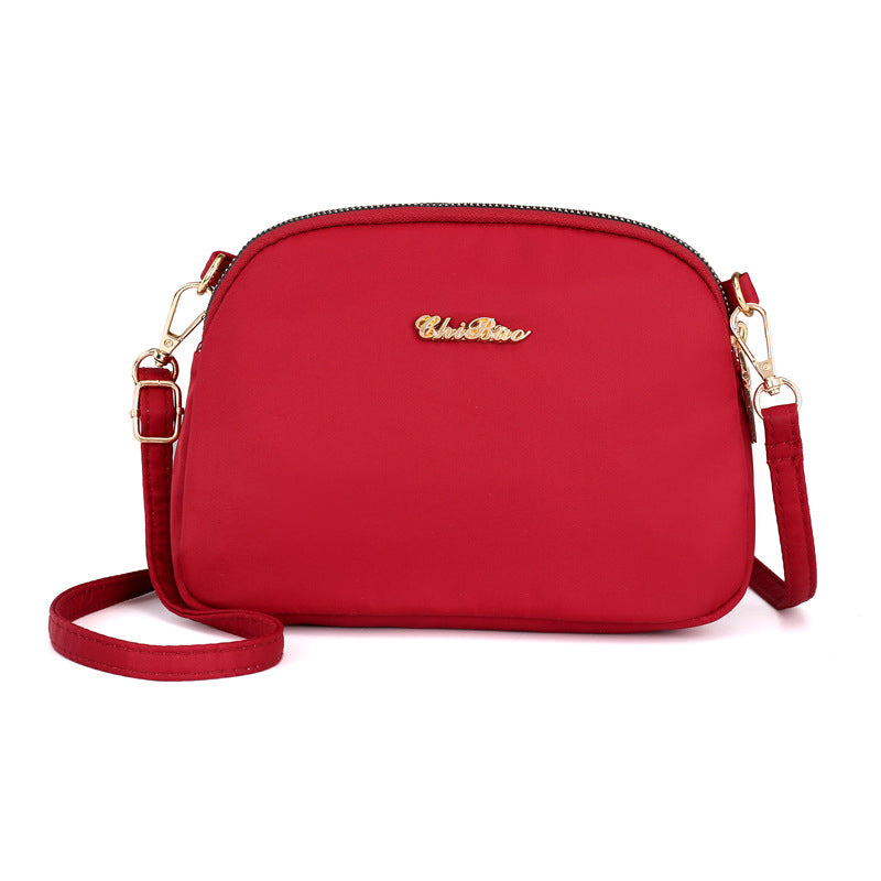 "Damer nylon crossbody kurirväska, vattenavvisande, justerbar axelrem, elegant design i flera färger, slitstark."