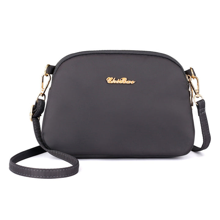 "Damer nylon crossbody kurirväska, vattenavvisande, justerbar axelrem, elegant design i flera färger, slitstark."