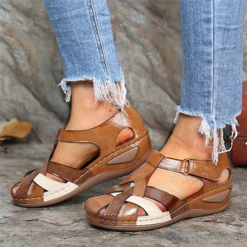 "Damer retro rund tå kors spänne sandaler, brun läderdesign med ergonomiskt stöd och halksäker sula."