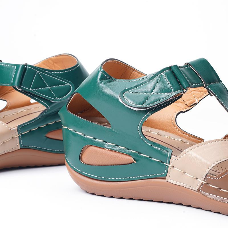 "Damer retro rund tå kors spänne sandaler, brun läderdesign med ergonomiskt stöd och halksäker sula."