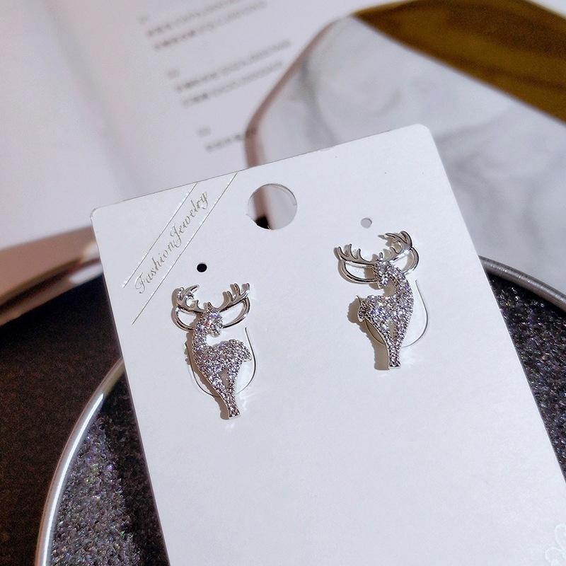 Damer silver älgformade örhängen, glansiga och eleganta tillbehör, fångar ljus och blickar. Perfekta för alla tillfällen.