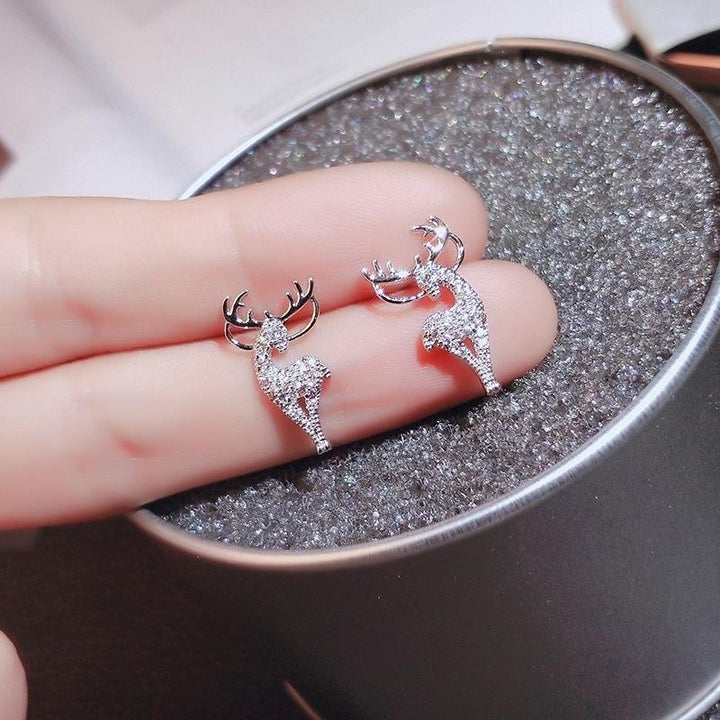 Damer silver älgformade örhängen, glansiga och eleganta tillbehör, fångar ljus och blickar. Perfekta för alla tillfällen.