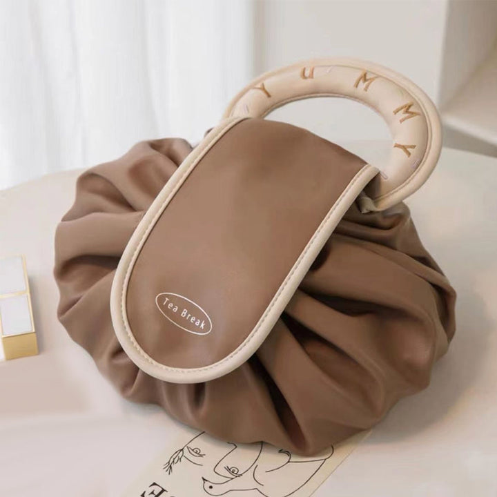 "Damer sminkväska, dragsnöredesign i beige, brun, rosa; elegant, funktionell med rymlig interiör, PU-material."