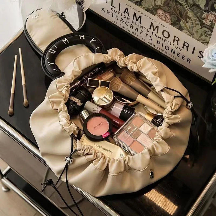"Damer sminkväska, dragsnöredesign i beige, brun, rosa; elegant, funktionell med rymlig interiör, PU-material."