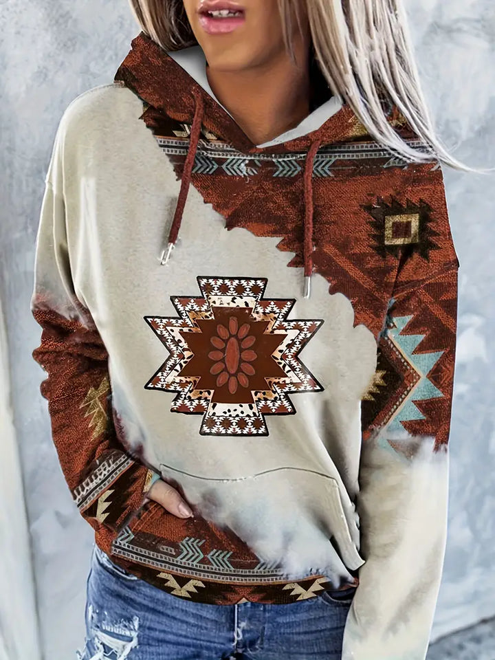 Avslappnad damhoodie med aztekiskt mönster i vitt och svart, långärmad och bekväm för vintermode.