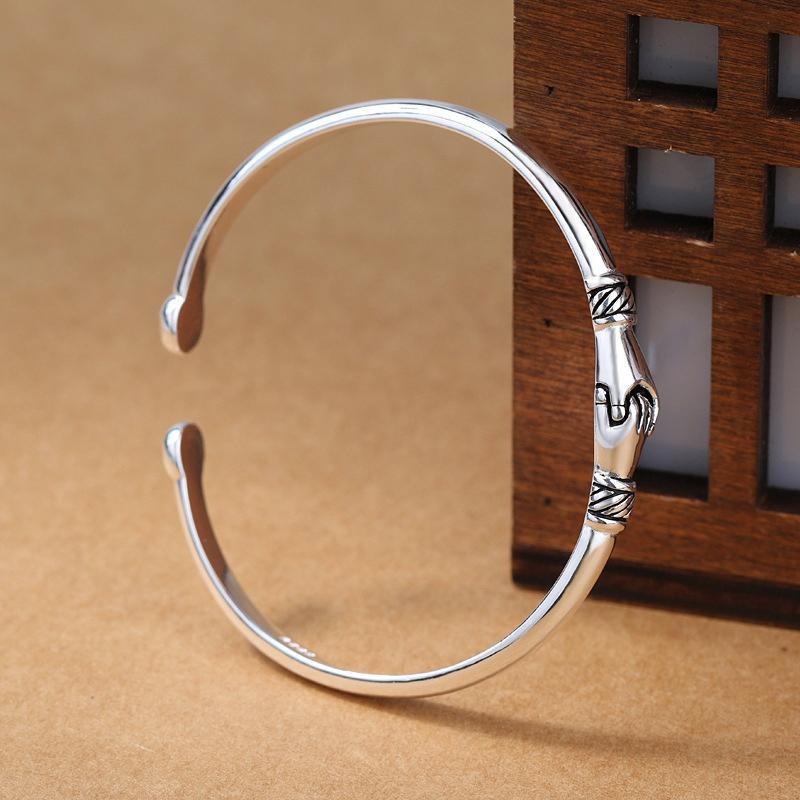 Damers S925 silverarmband med justerbar slinga och elegant design, perfekt för vänskap och alla tillfällen.