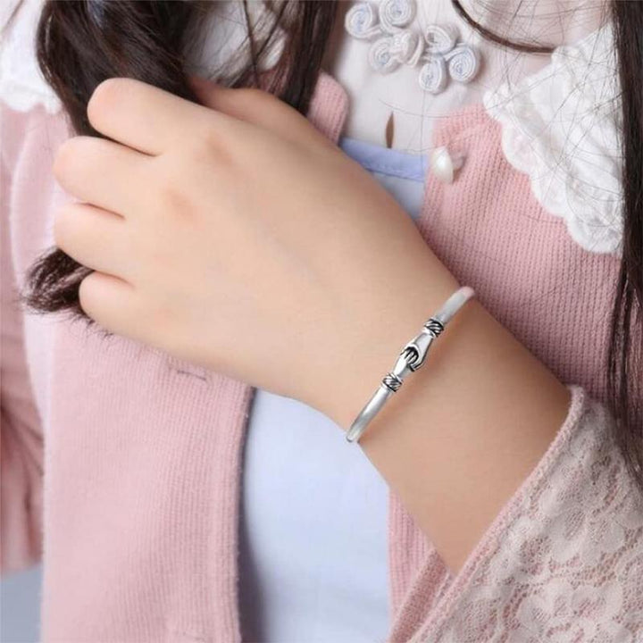 Damers S925 silverarmband med justerbar slinga och elegant design, perfekt för vänskap och alla tillfällen.