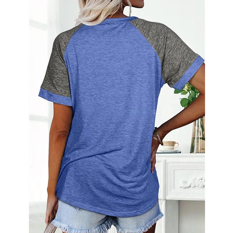 "Damhalsad T-shirt i kontrastfärg med rund hals och färgblockdesign, perfekt för lager på lager med jeans eller kjol."