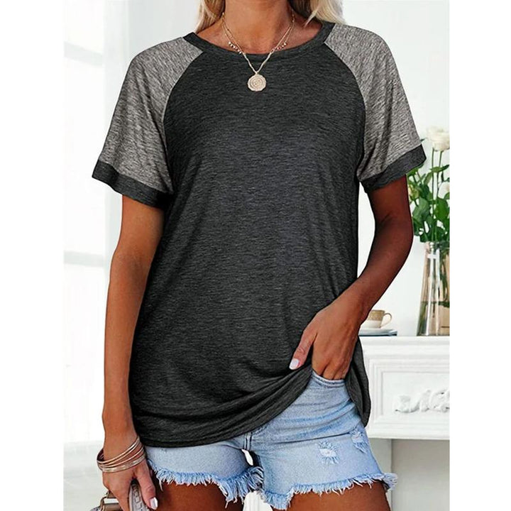 "Damhalsad T-shirt i kontrastfärg med rund hals och färgblockdesign, perfekt för lager på lager med jeans eller kjol."