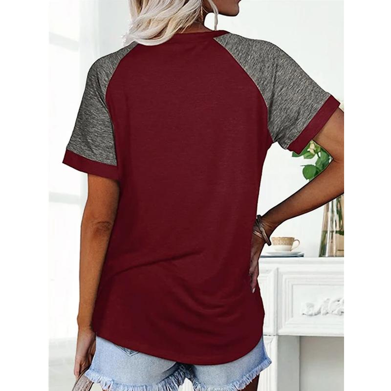 "Damhalsad T-shirt i kontrastfärg med rund hals och färgblockdesign, perfekt för lager på lager med jeans eller kjol."