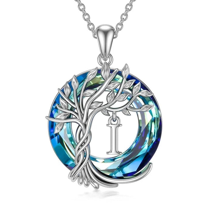 "Damhalsband i silver med livets träd och blå kristall, eleganta och symboliska smycken för unik kvinnlig stil."