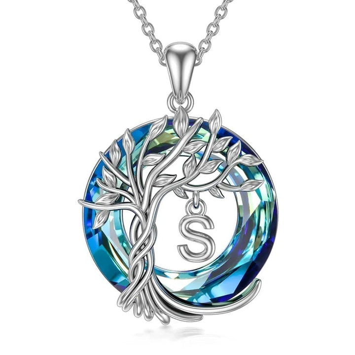 "Damhalsband i silver med livets träd och blå kristall, eleganta och symboliska smycken för unik kvinnlig stil."
