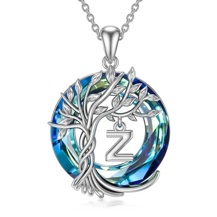"Damhalsband i silver med livets träd och blå kristall, eleganta och symboliska smycken för unik kvinnlig stil."