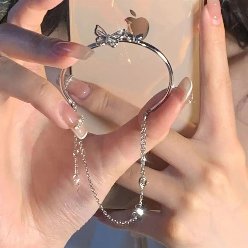 "Damhalsband med dubbla rosetter i silver, elegant design för damer, justerbar kedja, nickelfritt och blyfritt smycke"
