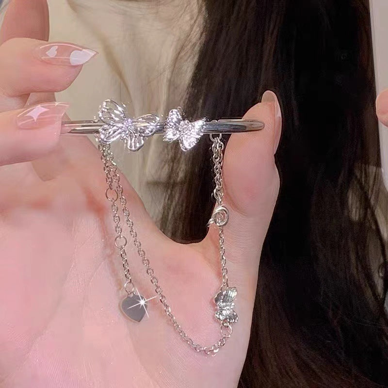"Damhalsband med dubbla rosetter i silver, elegant design för damer, justerbar kedja, nickelfritt och blyfritt smycke"