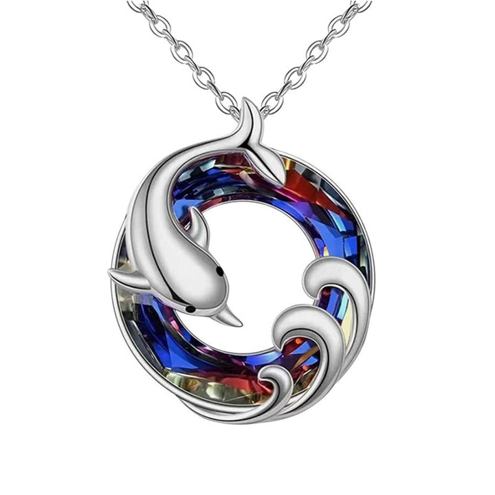 "Damhalsband med livets träd, kristallaccenter och smidig legering, symboliserar positiv energi och stil."