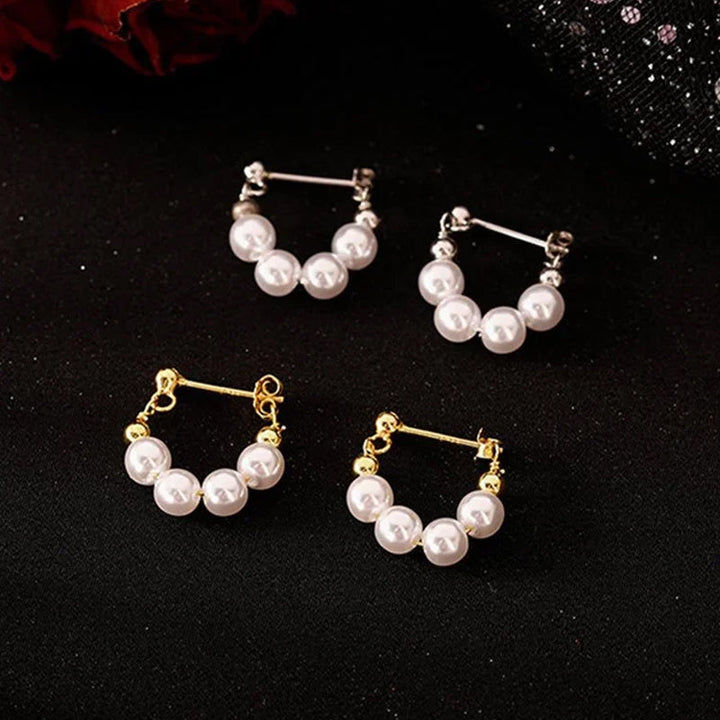 "Damhalsband och pärlörhänge i guld/silver, elegant design med glansiga pärlor, perfekt för kvinnor vid alla tillfällen."