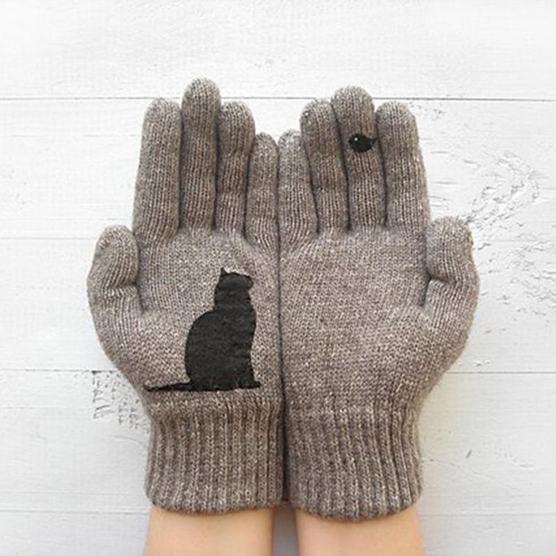 Damhandskar i bomull med kattmotiv, svart och grå, femfingrig design för värme och stil, perfekt för kalla dagar.