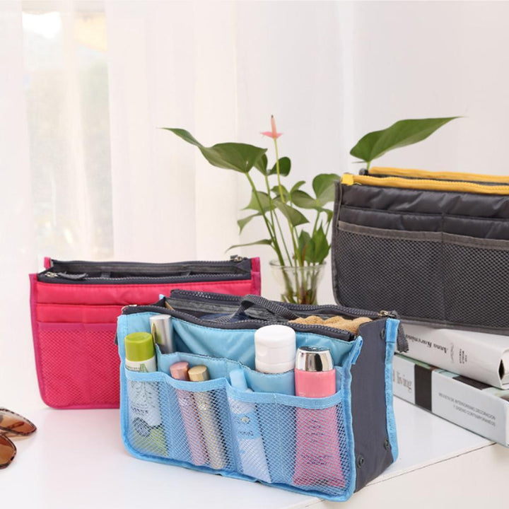 "Damhandväska med flera fickor, kompakt design, i färger grön, lila, svart, vinröd, för stil och organisation."