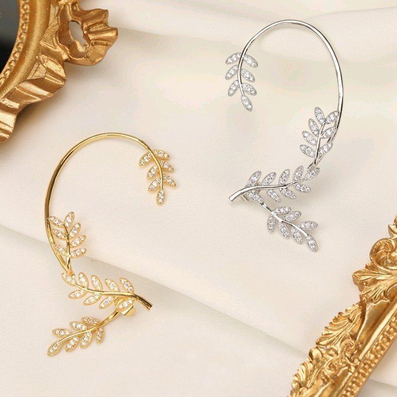 "Damhängande zirkonörhängen i guld och silver, elegant design, strålande stenar, perfekt accessoar för alla tillfällen."