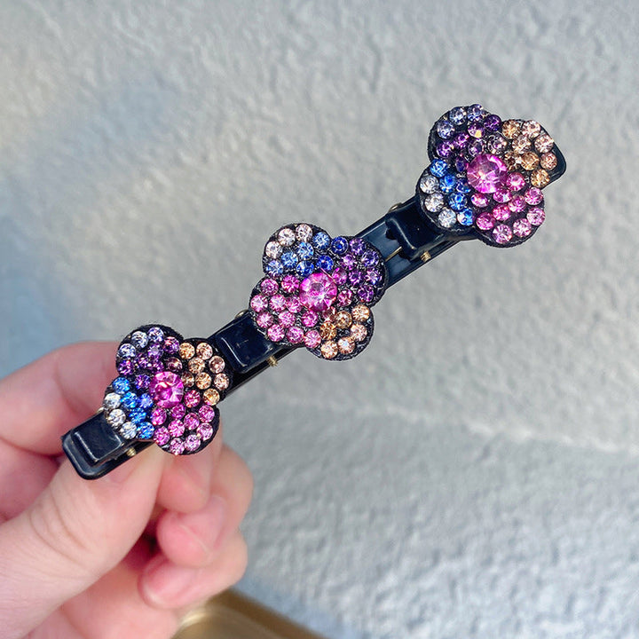 "Damhårklämma med tre strassblommor, glittrande, elegant accessoar för kvinnor, perfekt för glamorös stil."