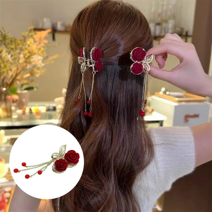 "Damhårnål i guldmetall med röd tofs, eleganta accessoarer för kvinnor, perfekta för bröllop och fester."