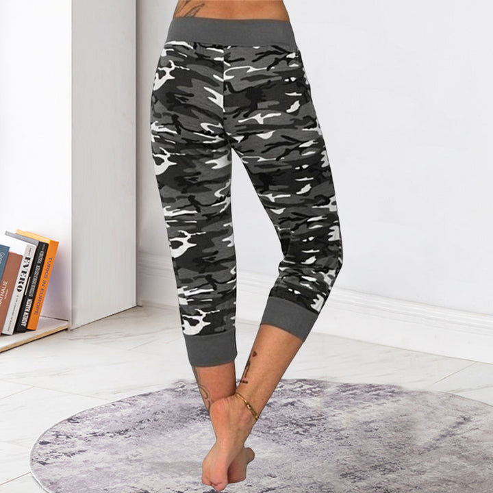"Damhögmidjade camofärgade yoga byxor med bälte, urban stil, bekväma och trendiga byxor för träning och vardag."