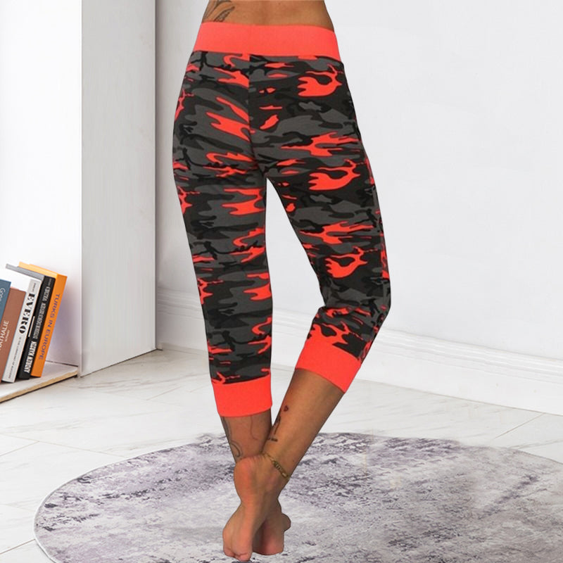 "Damhögmidjade camofärgade yoga byxor med bälte, urban stil, bekväma och trendiga byxor för träning och vardag."