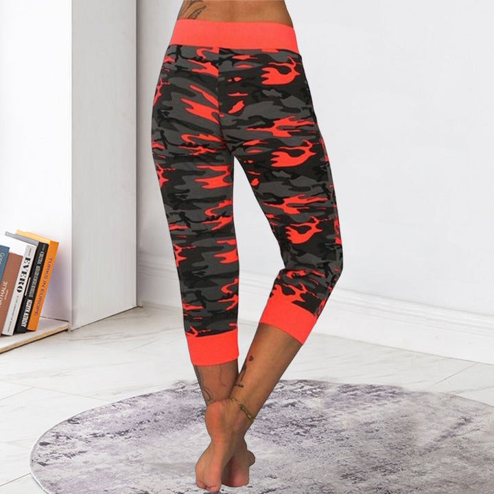 "Damhögmidjade camofärgade yoga byxor med bälte, urban stil, bekväma och trendiga byxor för träning och vardag."