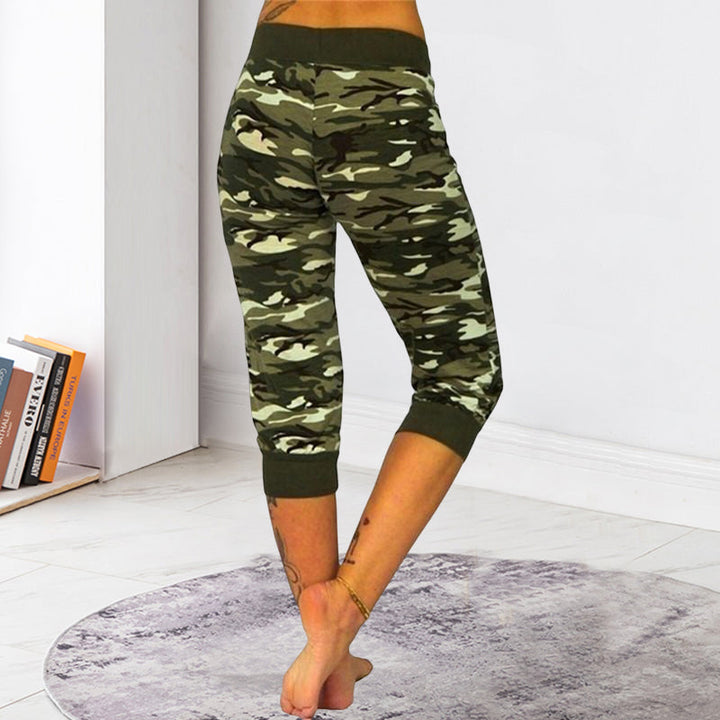 "Damhögmidjade camofärgade yoga byxor med bälte, urban stil, bekväma och trendiga byxor för träning och vardag."