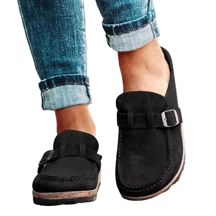 Damloafers i mockaimitation med spänne, i brun nyans för höst och vardagsbruk.