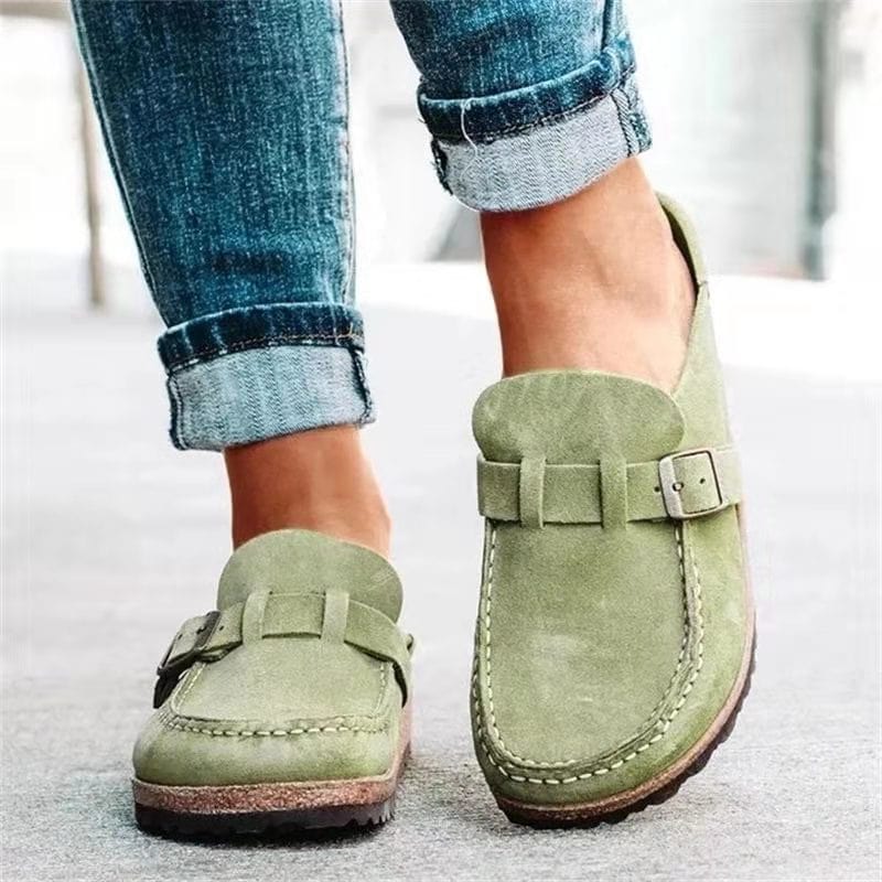 Eleganta slip-on damloafers i mokka-look med dekorativt spänne, bekväma vårdskor.