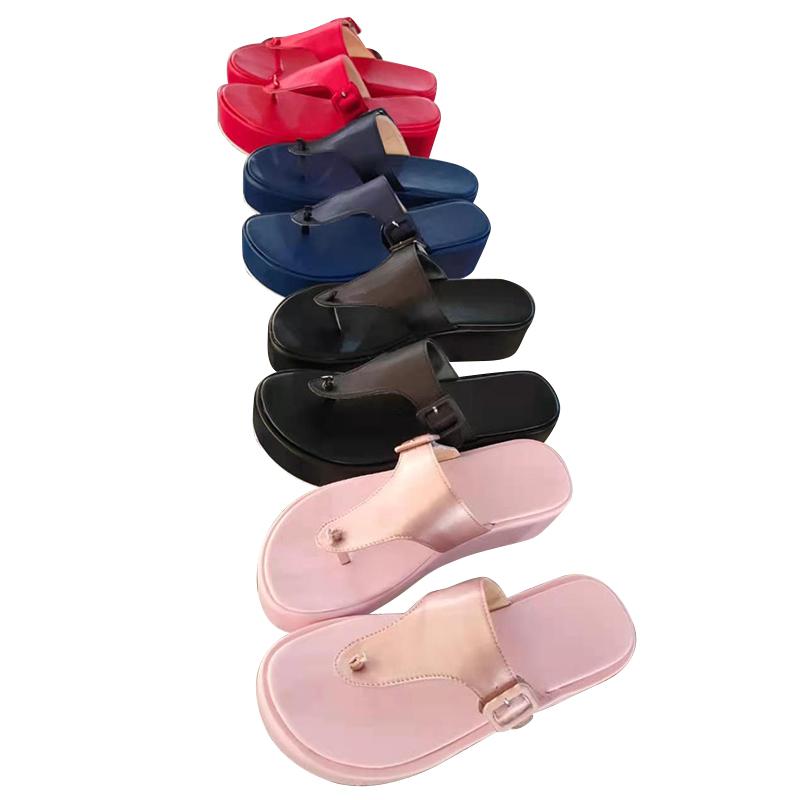 "Dämpande sommarsandaler för kvinnor i rosa med ergonomisk sula, erbjuder komfort och stöd för varma dagar."