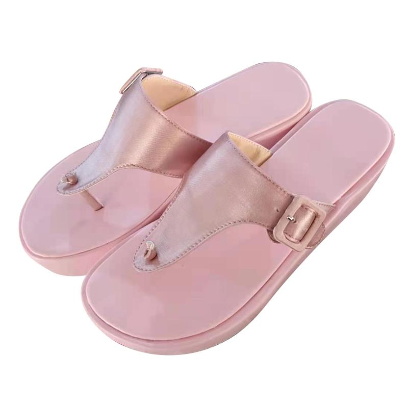 "Dämpande sommarsandaler för kvinnor i rosa med ergonomisk sula, erbjuder komfort och stöd för varma dagar."