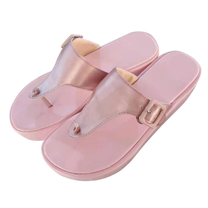 "Dämpande sommarsandaler för kvinnor i rosa med ergonomisk sula, erbjuder komfort och stöd för varma dagar."