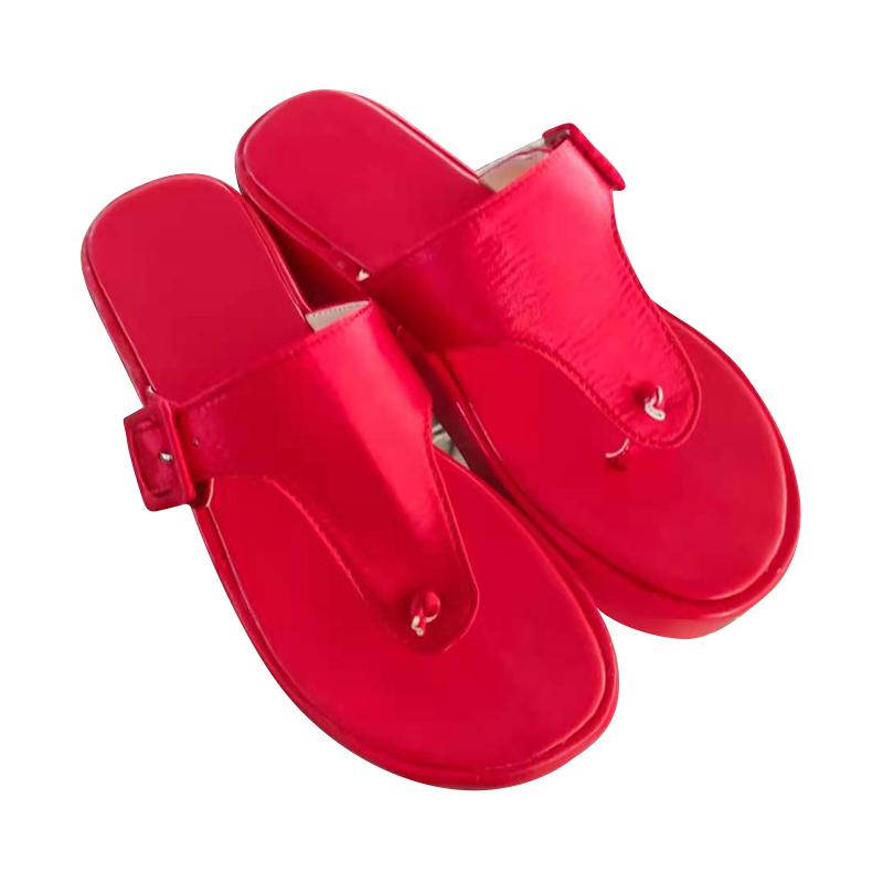 "Dämpande sommarsandaler för kvinnor i rosa med ergonomisk sula, erbjuder komfort och stöd för varma dagar."