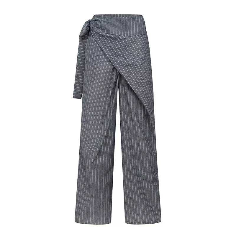 "Damrandiga byxor med hög midja i lös passform, elegant och luftig polyester för stilfull och bekväm vardagslook."