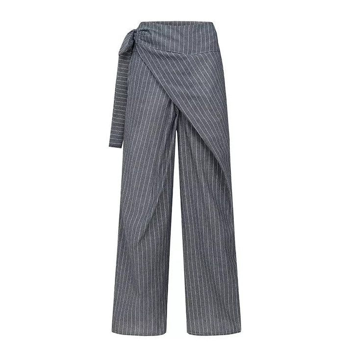 "Damrandiga byxor med hög midja i lös passform, elegant och luftig polyester för stilfull och bekväm vardagslook."