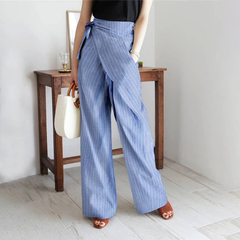 "Damrandiga byxor med hög midja i lös passform, elegant och luftig polyester för stilfull och bekväm vardagslook."