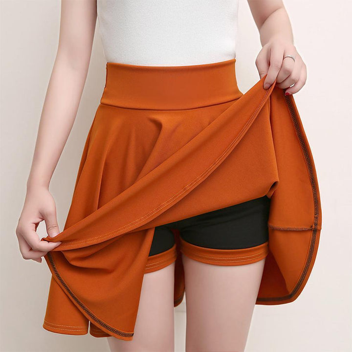 "Dams 2-i-1 stretch shorts och kjol, svart, elastisk och bekväm design, perfekt för sommardagar och aktiviteter."