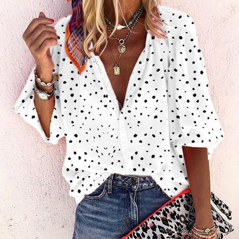 "Dams blus med polka dots, lös passform, prickigt mönster, perfekt för chic vardagsstil och bekvämlighet."