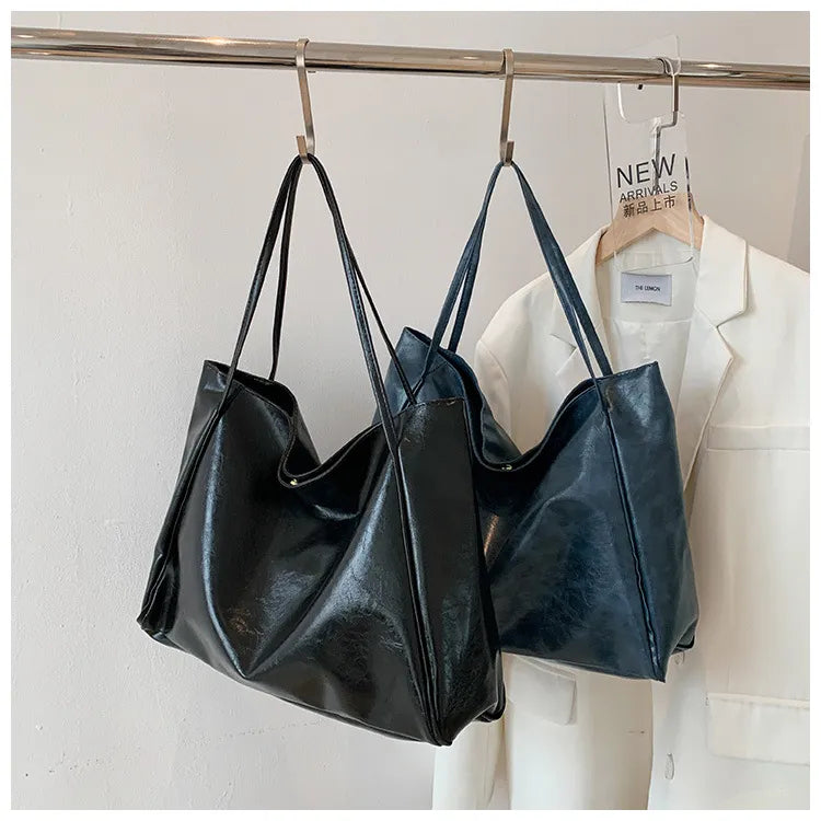 Rymlig och elegant bucketväska för dam, stilren axelväska med hög kapacitet för mode.