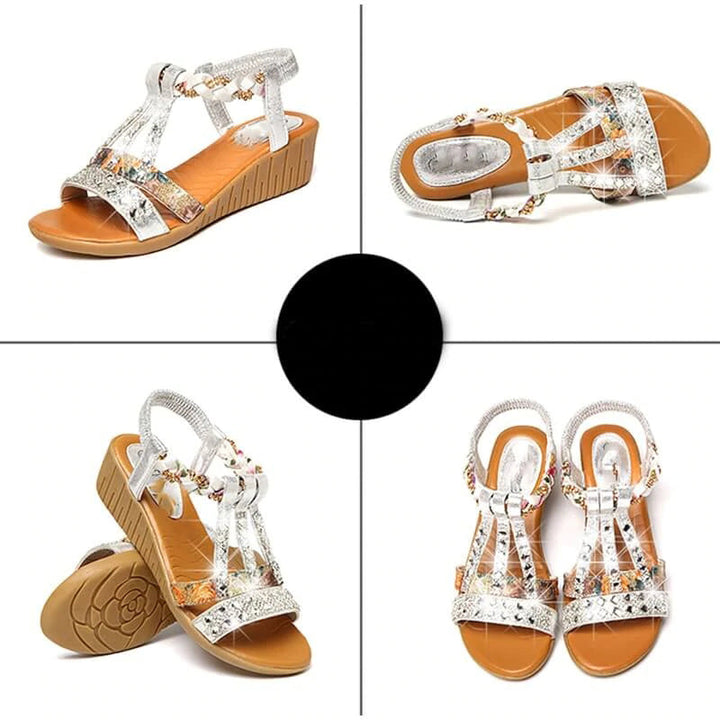 "Damsandaler i Boho-stil, mellanhög klack i guld och silver, elegant bohemisk design, ger stil och komfort för sommardagar."