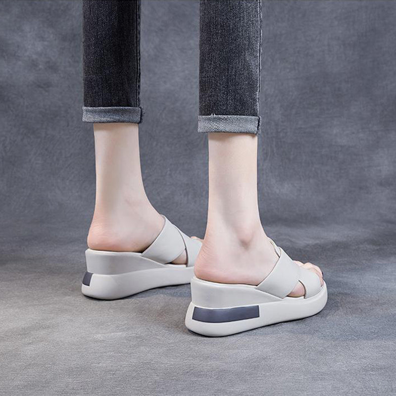 "Damsandaler öppen tå fiskmundesign i PU-läder svart beige, eleganta och bekväma för sommarbruk."
