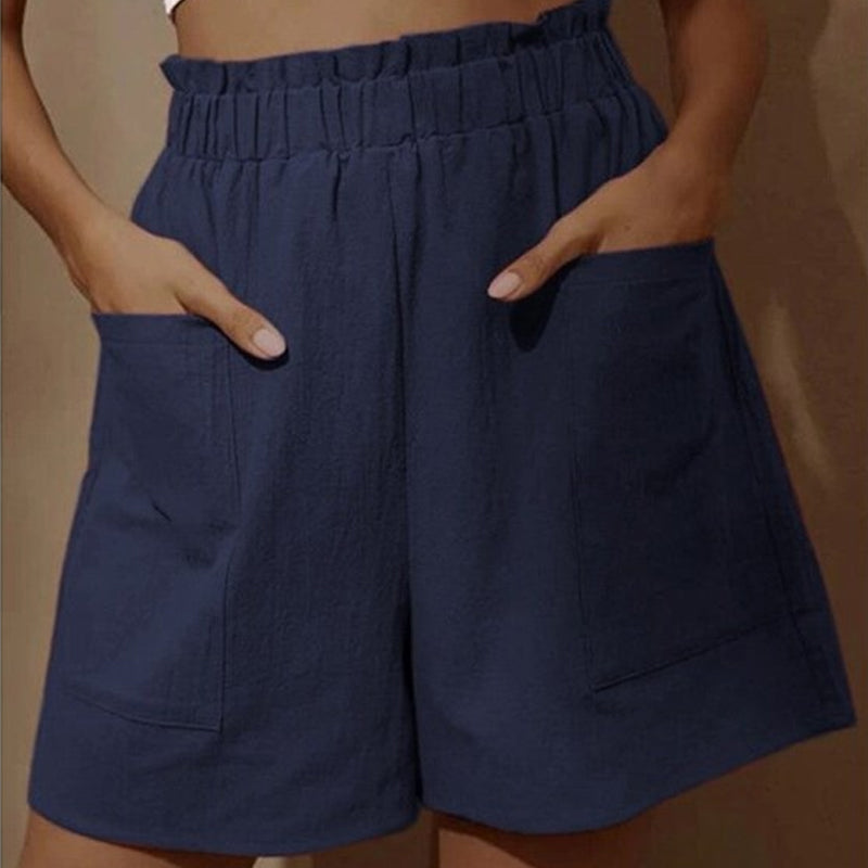 Damshorts med hög midja i bomull, framifrån. Perfekta för sommaren, med justerbar dragsko och två snedställda fickor.